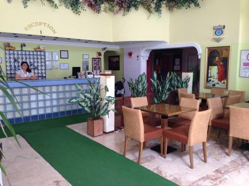 Aparthotel Golden Moon 2*