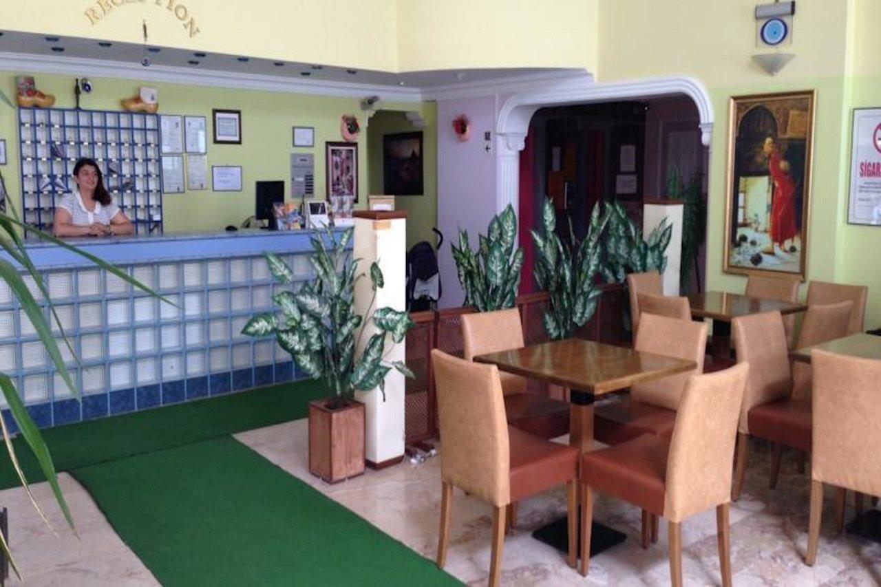 Aparthotel Golden Moon 2*