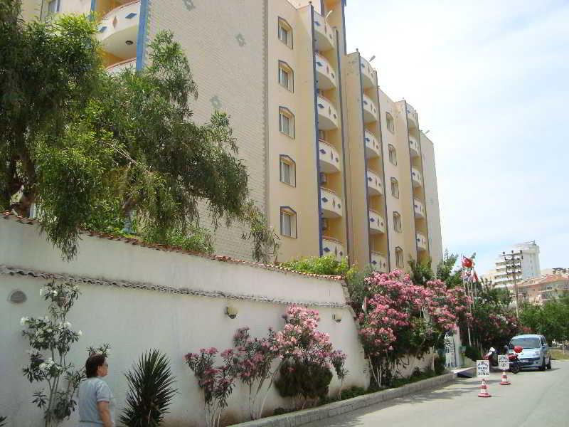 Aparthotel Golden Moon 2*
