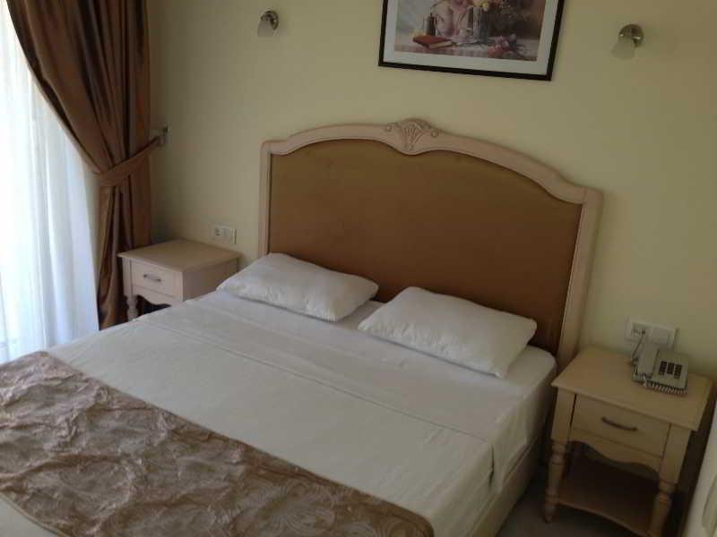 Aparthotel Golden Moon 2*