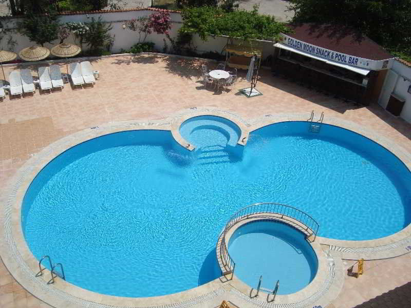 Golden Moon Aparthotel 2*