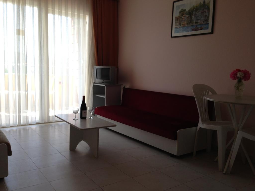 Golden Moon Aparthotel 2*